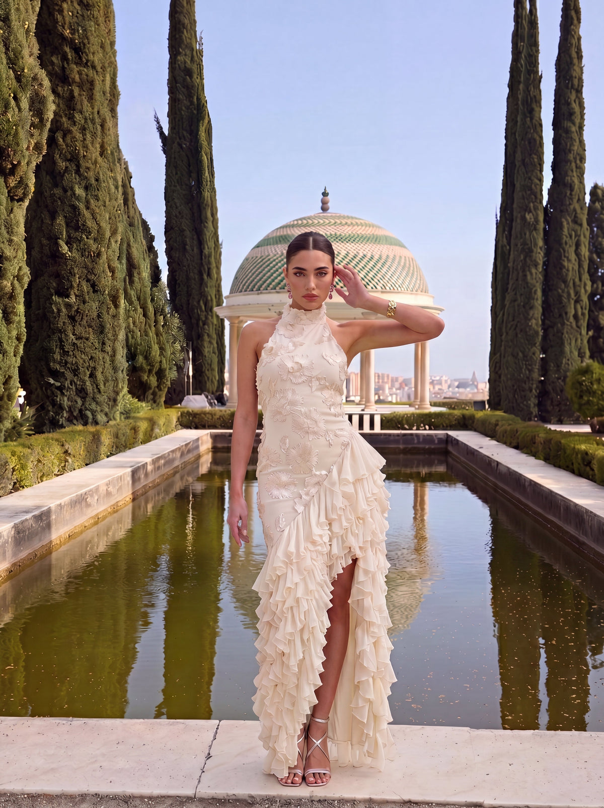 Vestido largo con apliques florales
