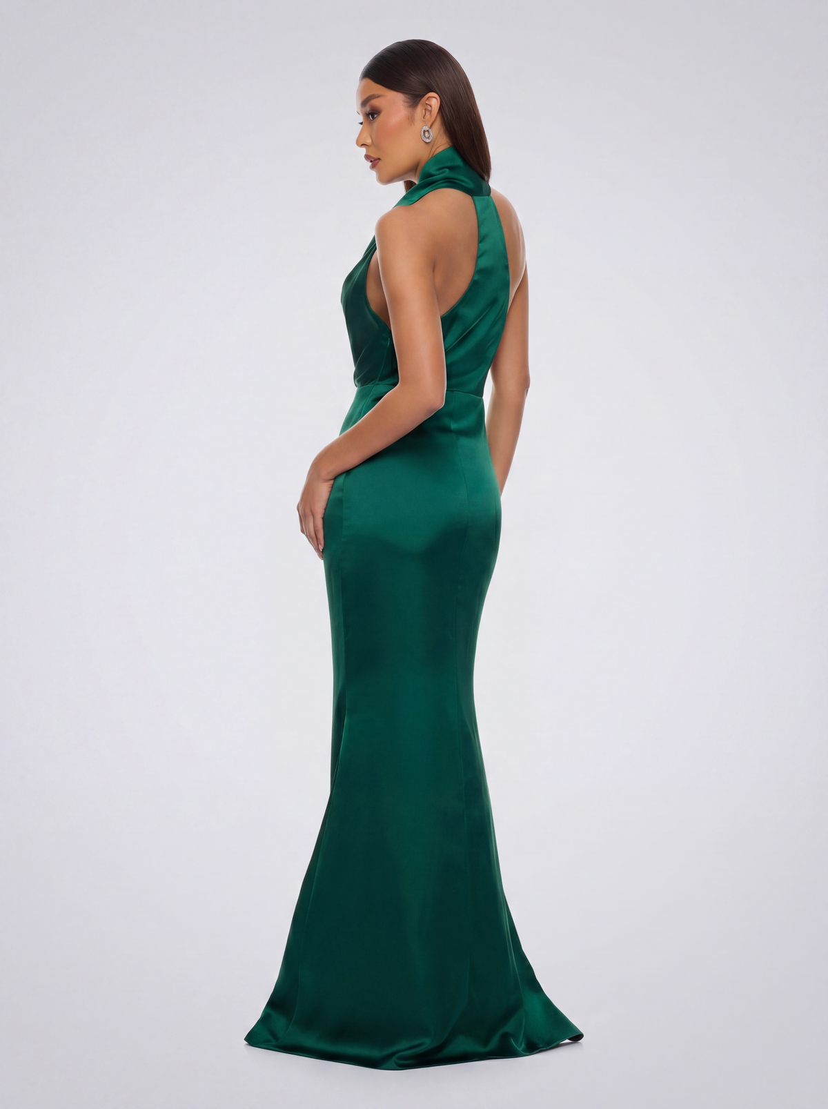 Vestido Largo Halter de Satén Verde Esmeralda