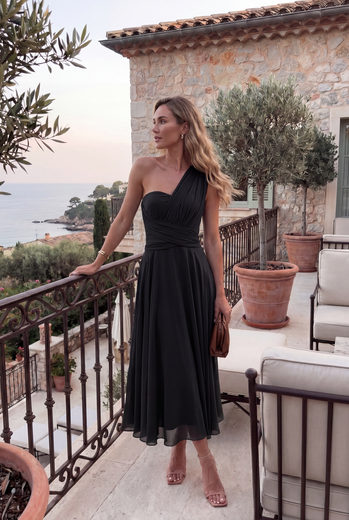 The Murano | Vestido azul marino con falda asimétrica y múltiples formas de llevar