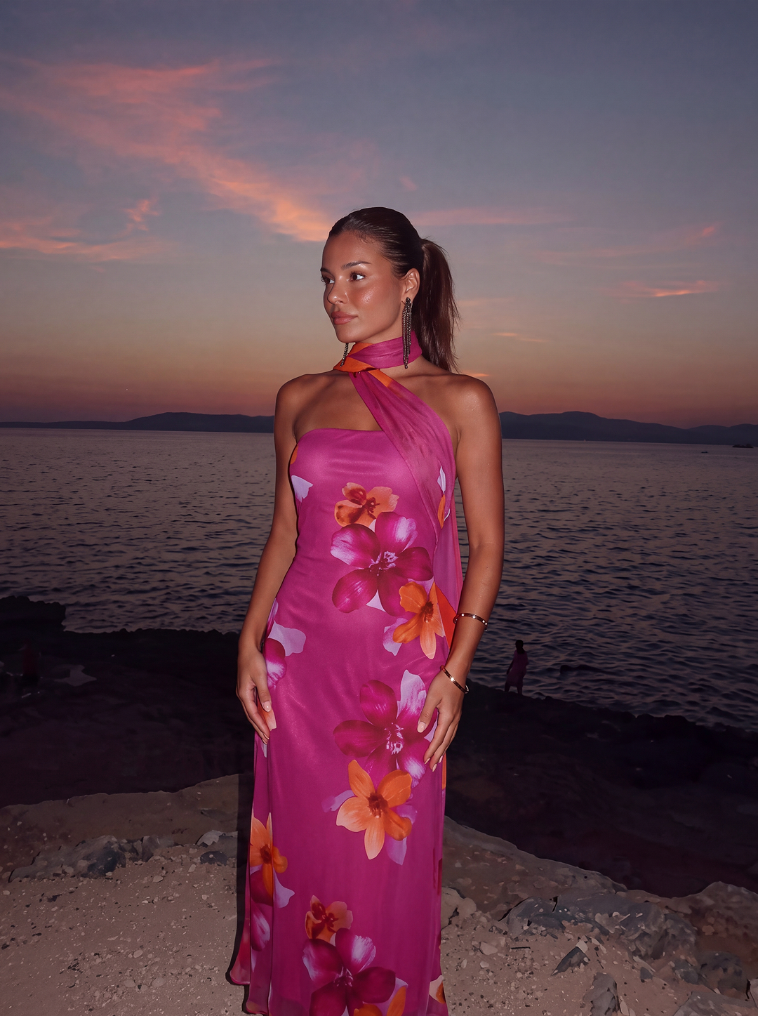 VESTIDO LARGO FLORAL SÓLLER CON CUELLO ALTO Y LAZO