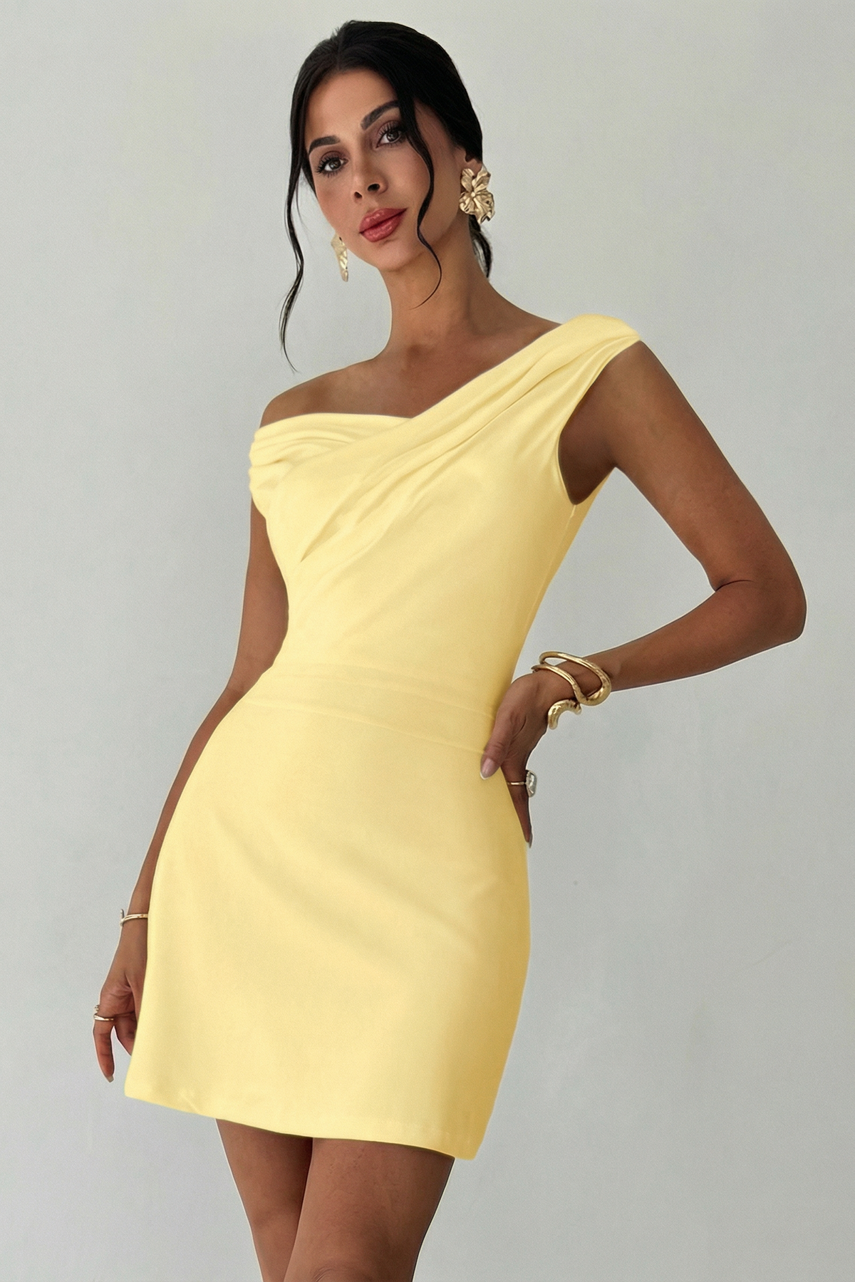 Vestido Corto de Un Hombro con Drapeado