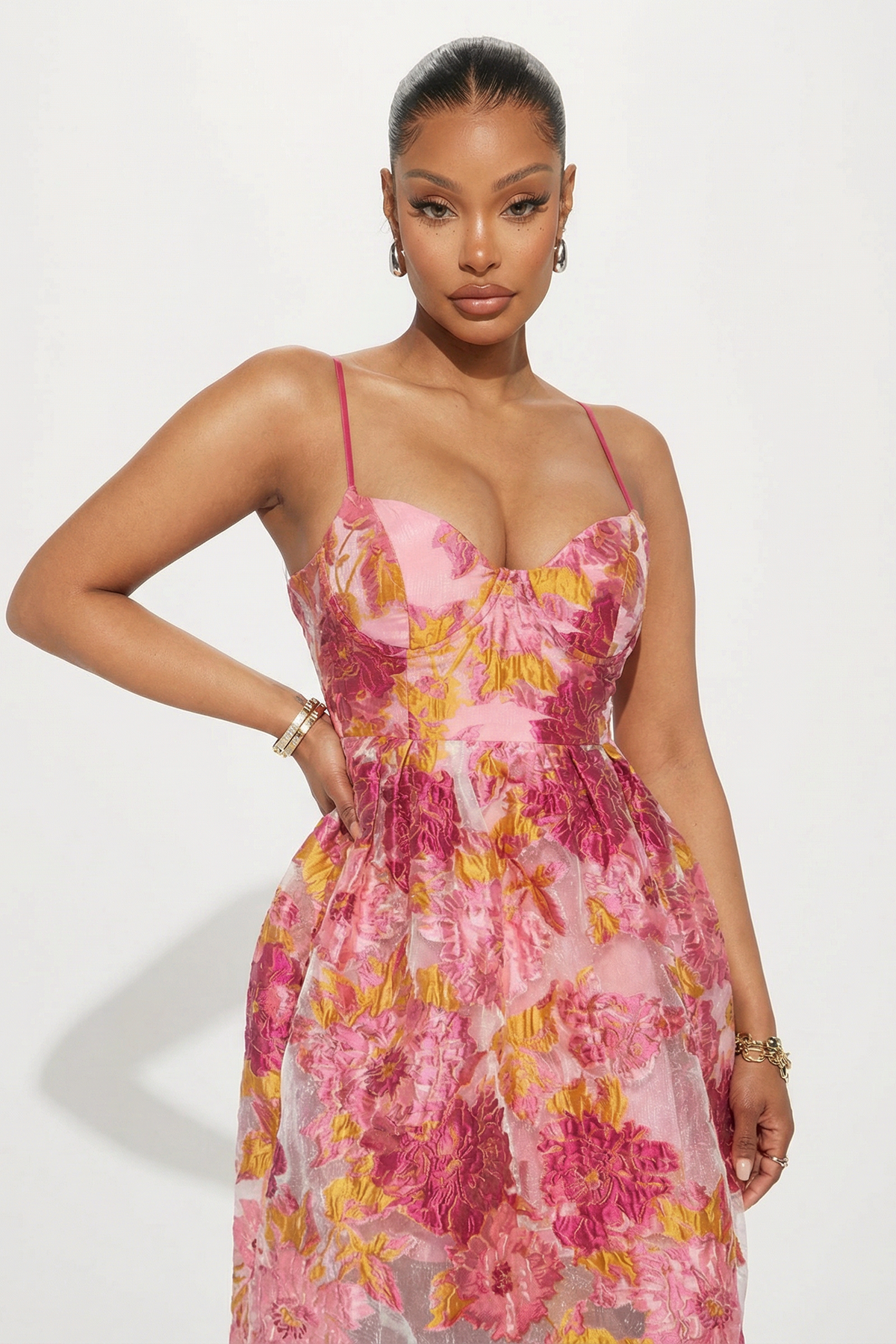Vestido midi de tirantes con corsé y estampado floral
