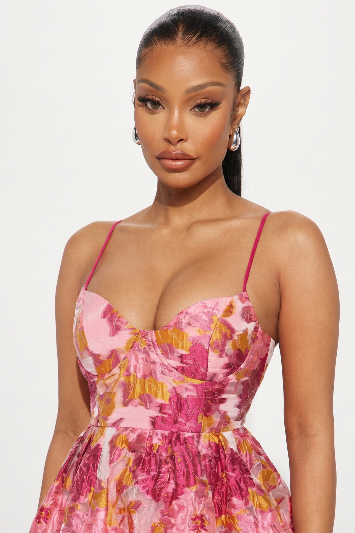 Vestido midi de tirantes con corsé y estampado floral