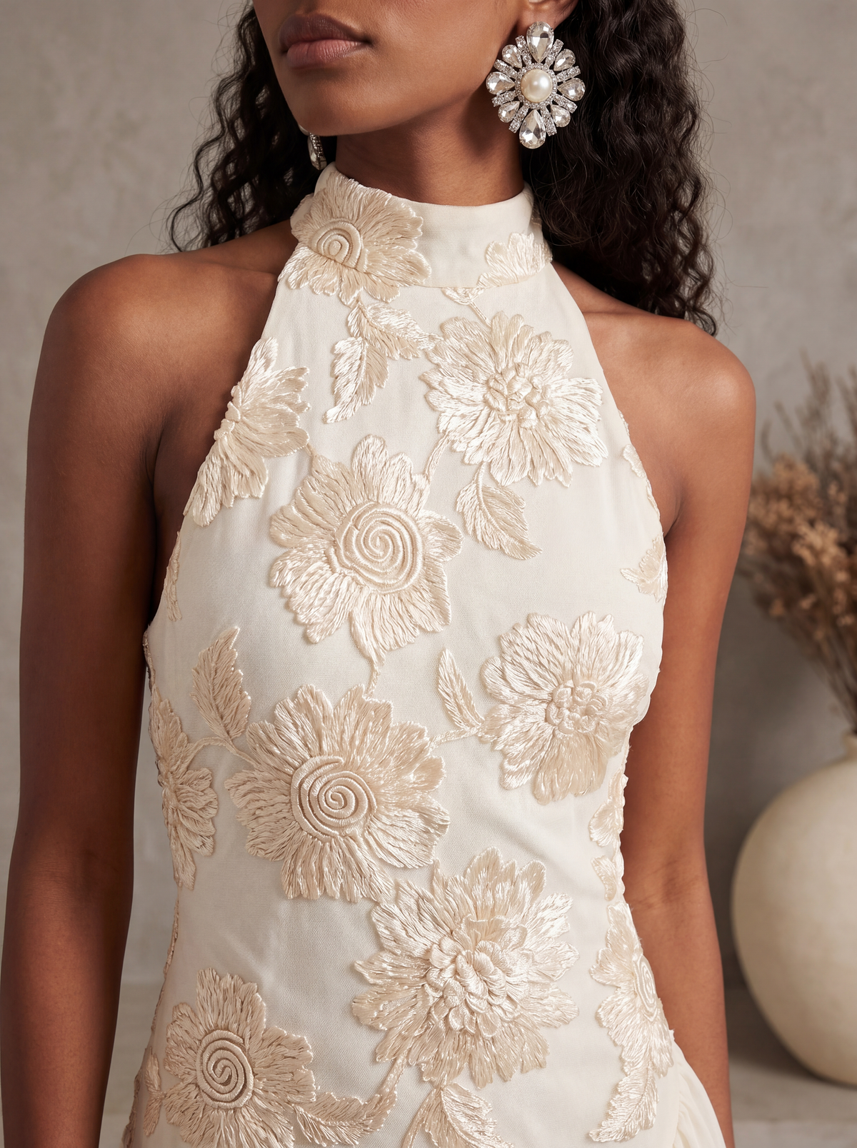 Vestido largo con apliques florales
