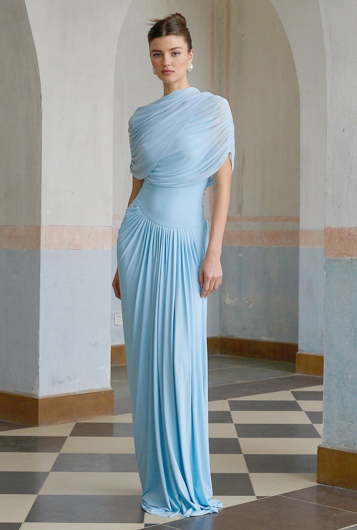 Vestido Largo de Manga Corta con Drapeado y Cuello Alto