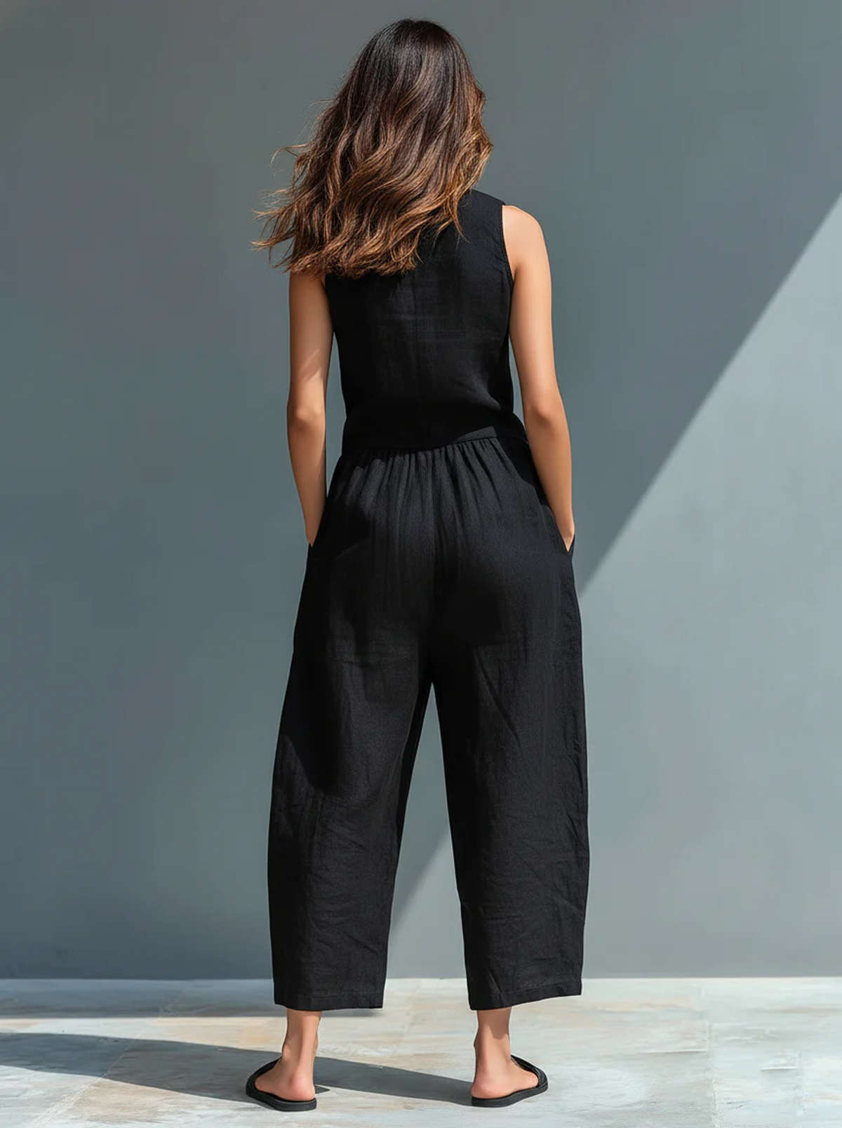 Mono largo de lino para mujer minimalista con botones, cuello alto y sin mangas
